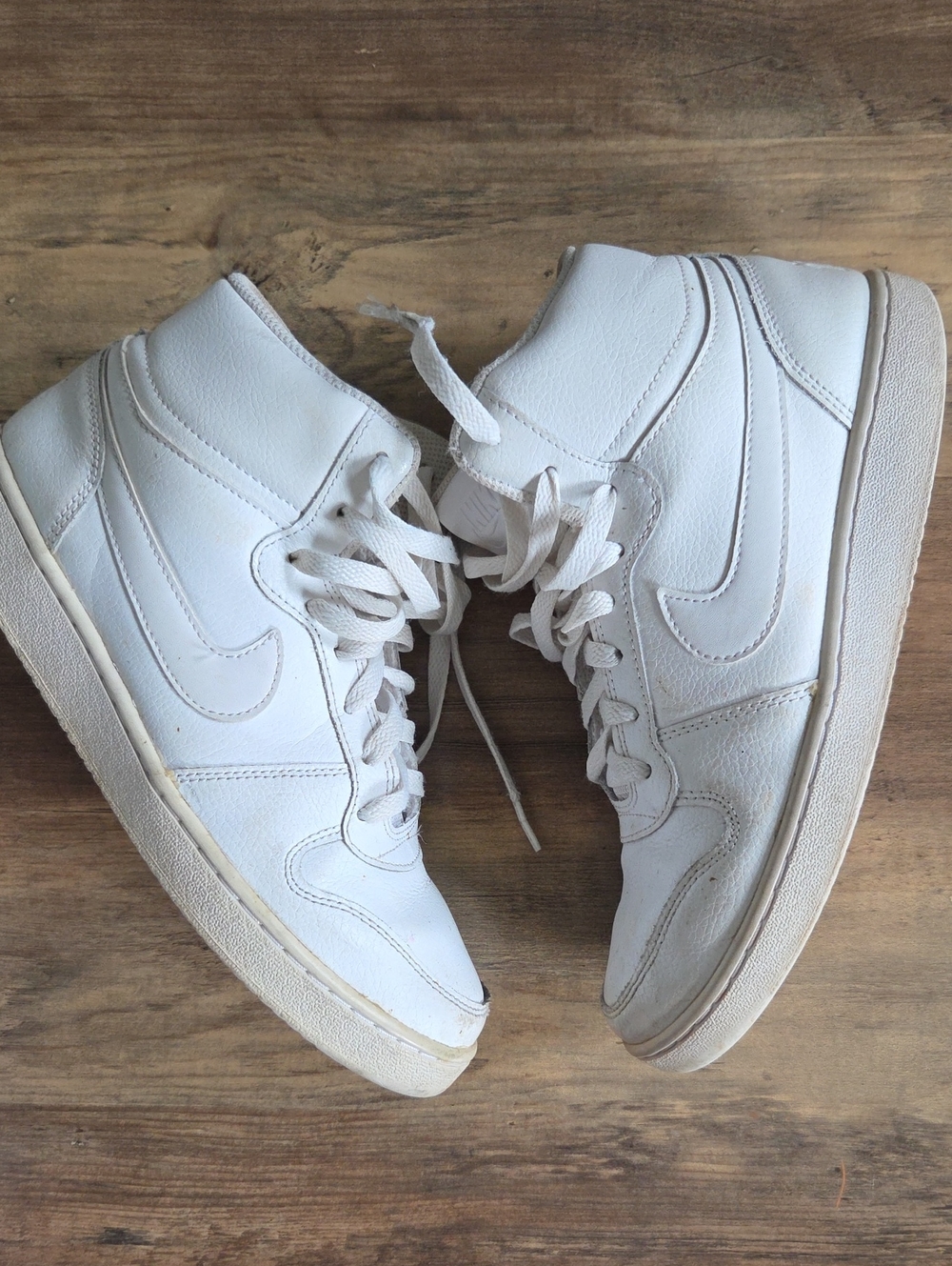 Nike Women's Ebernon Mid Low-Top Sneaker 8.5